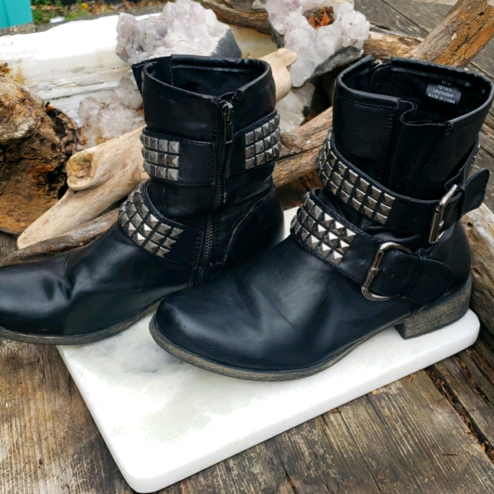 Rocker boots